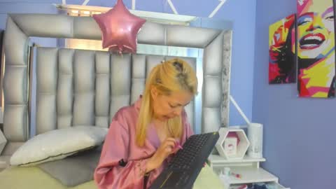  SleepyAbuela online show from November 2025 05:24:01 PM