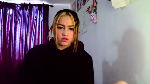 Snapshot of lucycherry__ chatting on January 2025 06:28:01 PM LUCIA online show from January 2025 06:28:01 PM