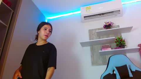 Snapshot of lucyy_start chatting on January 2025 12:23:01 PM LUCY online show from January 2025 12:23:01 PM