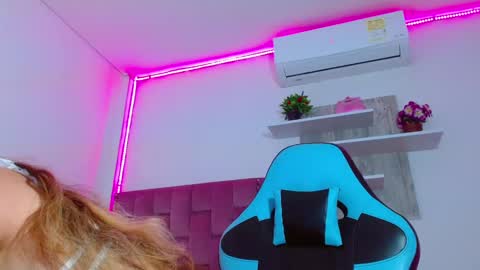 Snapshot of lucyy_start chatting on February 2025 07:26:01 PM LUCY online show from February 2025 07:26:01 PM