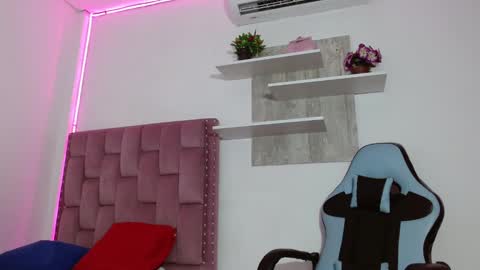 Snapshot of lucyy_start chatting on March 2025 12:01:02 PM LUCY online show from March 2025 12:01:02 PM