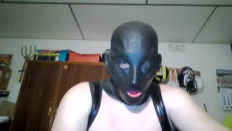 Snapshot of luis2423 chatting on March 2025 07:50:02 PM A slave to the mistress.. un esclavo para las amas dominantes. online show from March 2025 07:50:02 PM