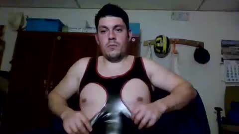 Snapshot of luis2423 chatting on December 2025 11:55:02 PM A slave to the mistress.. un esclavo para las amas dominantes. online show from December 2025 11:55:02 PM