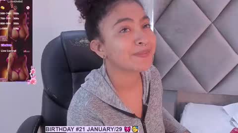 Snapshot of luisa_cameron chatting on January 2025 12:27:02 AM online show from January 2025 12:27:02 AM