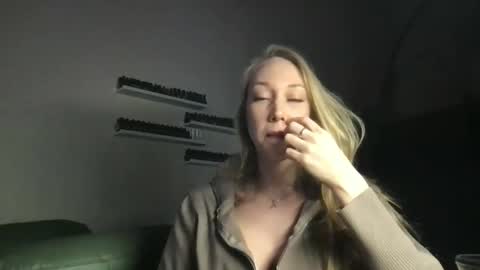 luiva13 online show from February 2025 02:26:02 PM