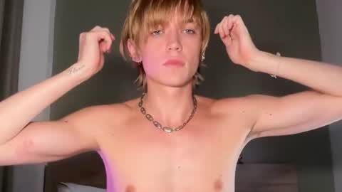 Snapshot of luka_marrant chatting on June 2026 05:04:01 PM aphex twink online show from June 2026 05:04:01 PM