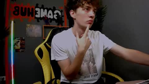 Snapshot of luke_sweet chatting on December 2025 10:42:02 AM Luke online show from December 2025 10:42:02 AM