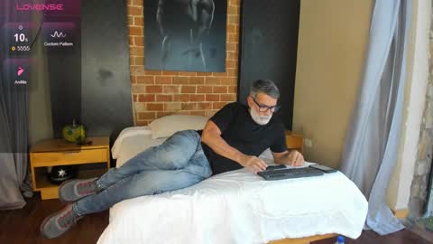 Luke Crews online show from September 2025 08:03:01 PM