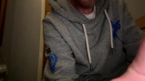 Snapshot of lukeeeeey96 chatting on February 2025 12:58:02 AM lukeeeeey96 online show from February 2025 12:58:02 AM