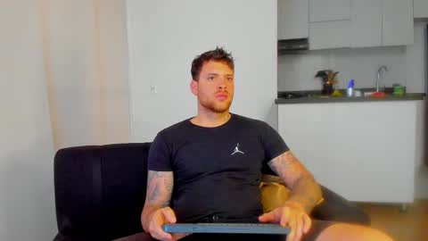 Snapshot of lukeglanton17 chatting on February 2026 11:10:01 AM Luke online show from February 2026 11:10:01 AM