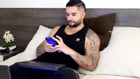 Lukhas f4f online show from November 2025 11:58:01 PM