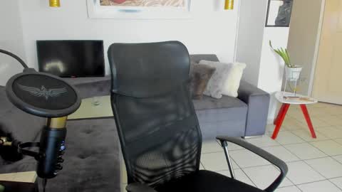 Snapshot of lulu_lopez chatting on February 2025 02:43:01 PM Lau online show from February 2025 02:43:01 PM