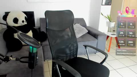 Snapshot of lulu_lopez chatting on February 2025 03:40:01 PM Lau online show from February 2025 03:40:01 PM