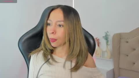 Snapshot of luluuberry chatting on November 2025 12:37:02 PM luluuberry online show from November 2025 12:37:02 PM