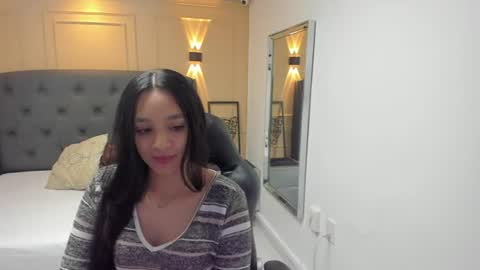 Snapshot of lumamonroe chatting on August 2026 12:40:01 PM LUNA online show from August 2026 12:40:01 PM