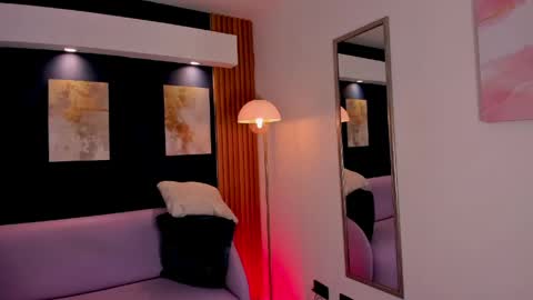 Snapshot of lumiernova chatting on April 2026 08:31:02 PM Lumier online show from April 2026 08:31:02 PM