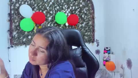 Luna  online show from November 2025 07:26:01 PM