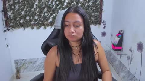 Luna  online show from December 2025 09:10:02 PM