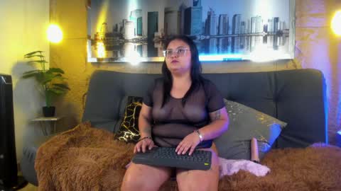 Snapshot of luna__cortez chatting on May 2026 04:40:02 AM Luna online show from May 2026 04:40:02 AM
