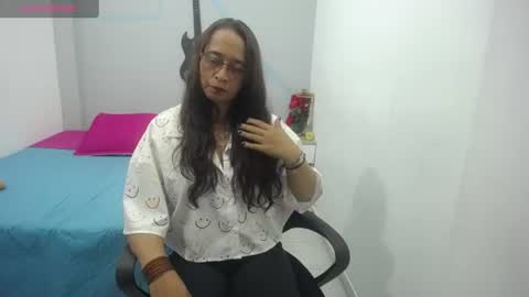 Snapshot of luna__white chatting on June 2026 05:15:02 PM luna__white online show from June 2026 05:15:02 PM