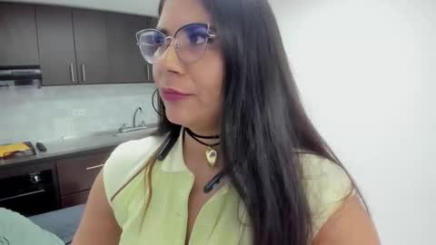 luna  online show from November 2025 10:58:02 AM