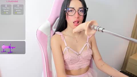 Snapshot of luna_kiss18 chatting on March 2025 12:06:02 PM luna_kiss18 online show from March 2025 12:06:02 PM