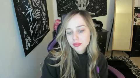 Luna online show from December 2025 06:33:02 AM