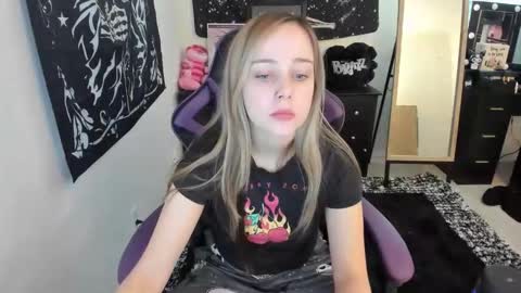 Luna online show from December 2025 06:15:02 PM