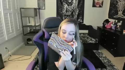 Luna online show from January 2026 12:47:01 AM