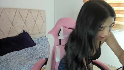 Snapshot of luna_roussee chatting on October 2025 06:52:01 PM luna_roussee online show from October 2025 06:52:01 PM