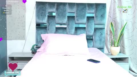 luna_sophya online show from October 2025 11:33:02 AM