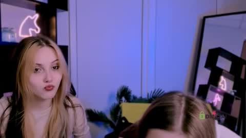 Luna online show from September 2025 07:18:02 PM