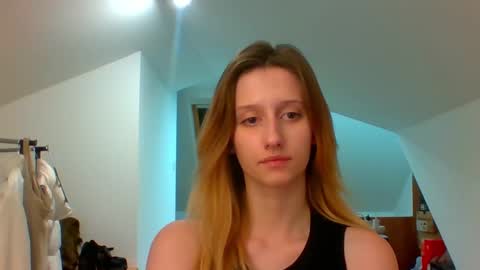 Snapshot of luna_xsensual chatting on December 2024 06:10:01 PM L U N A online show from December 2024 06:10:01 PM