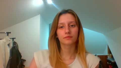 Snapshot of luna_xsensual chatting on January 2025 06:08:02 PM L U N A online show from January 2025 06:08:02 PM