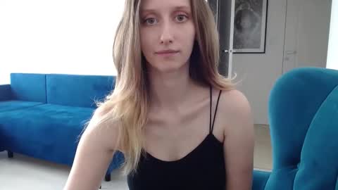 Snapshot of luna_xsensual chatting on September 2025 12:40:01 PM L U N A online show from September 2025 12:40:01 PM