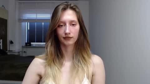 Snapshot of luna_xsensual chatting on September 2025 05:55:02 AM L U N A online show from September 2025 05:55:02 AM