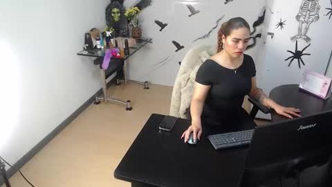 lunaaitana online show from October 2025 02:35:01 PM