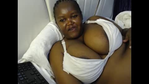 lunabloom01 online show from February 2026 10:21:02 AM