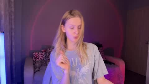 Snapshot of lunacyy chatting on September 2025 04:06:02 PM Britney online show from September 2025 04:06:02 PM