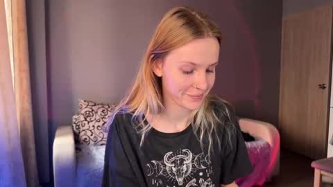 Snapshot of lunacyy chatting on September 2025 05:19:02 AM Britney online show from September 2025 05:19:02 AM