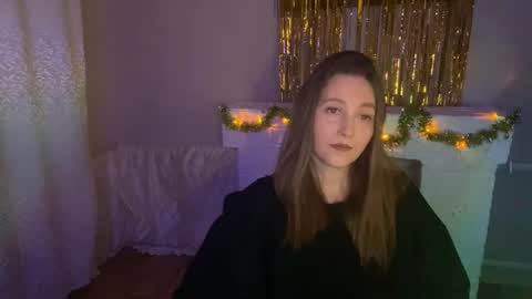 lunafeather online show from December 2025 06:04:02 PM