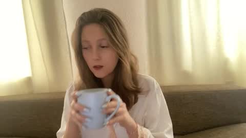 lunafeather online show from February 2026 03:43:02 AM