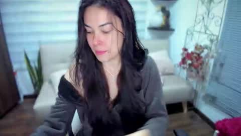 Luna online show from December 2025 03:13:02 AM