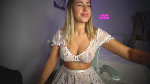 Laura online show from October 2025 09:54:02 AM