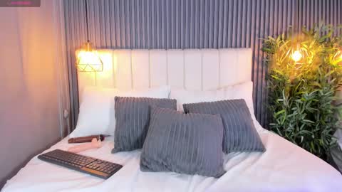 Luna  online show from February 2026 10:08:02 AM