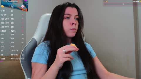 Luna online show from December 2024 10:01:02 PM