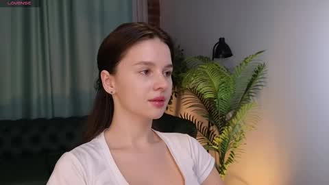 lunaolivia_ online show from November 2025 01:22:04 PM