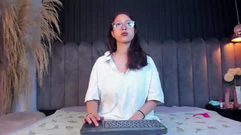 lunar_lustx online show from June 2026 12:11:02 PM
