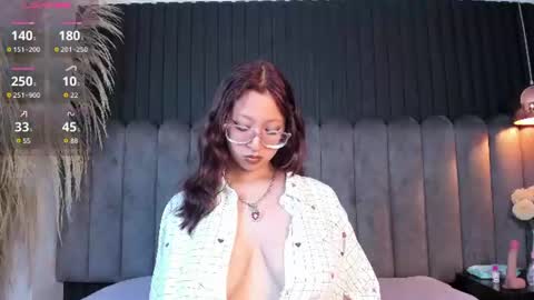 lunar_lustx online show from June 2026 08:10:01 PM