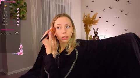 Kelly online show from November 2025 04:30:02 PM